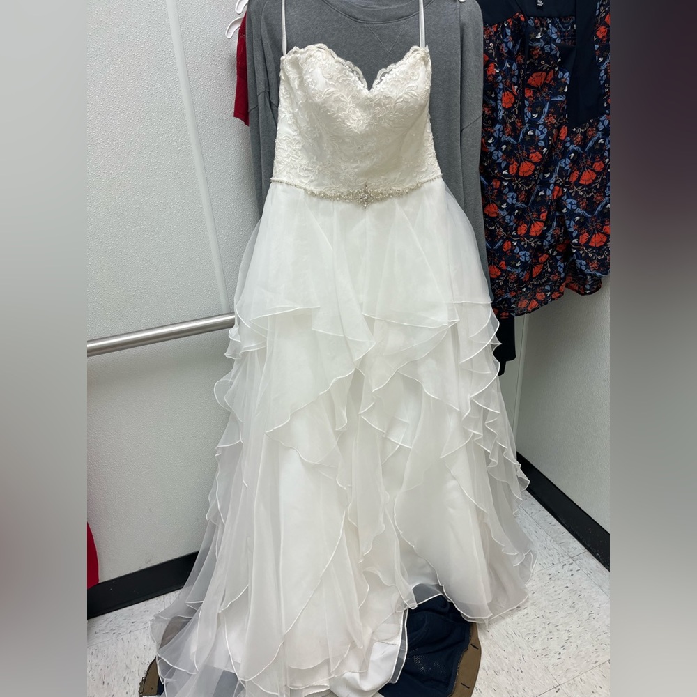David’s bridal ball gown wedding dress - DONATING SOON. PRICE REDUCED TO $30